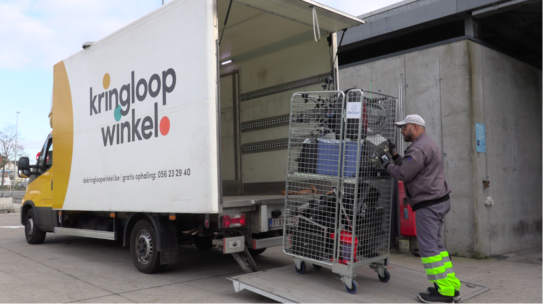 Heel wat elektro-apparaten op het recyclagepark zijn nog perfect (her ...